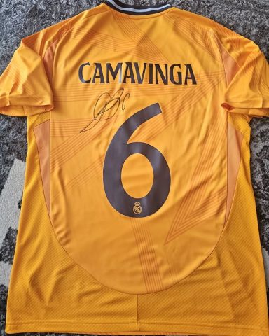 Segunda Camiseta del Real Madrid temporada 2024-2025 firmada por Camavinga