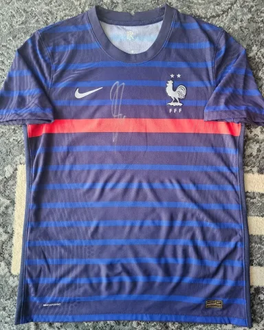 Camiseta de Francia firmada por Karim Benzema